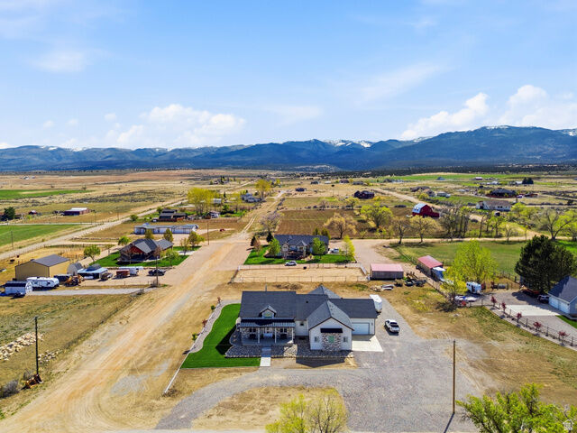 Property Photo: 886 N 300 E UT 84662