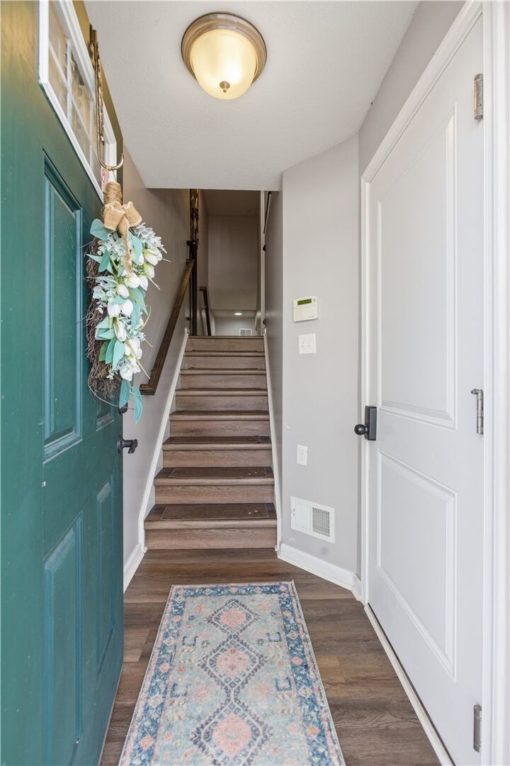 Property Photo: 108 Noble Woods Dr PA 15108
