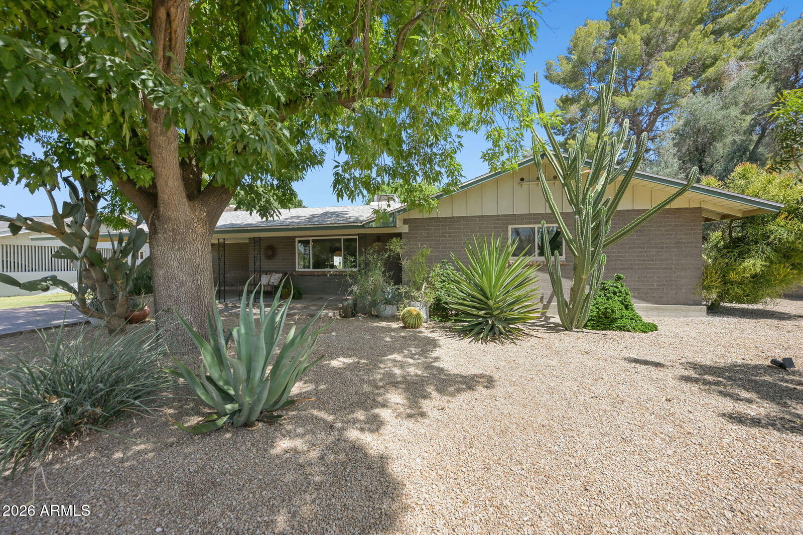 Property Photo:  2207 S Sierra Vista Drive  AZ 85282 