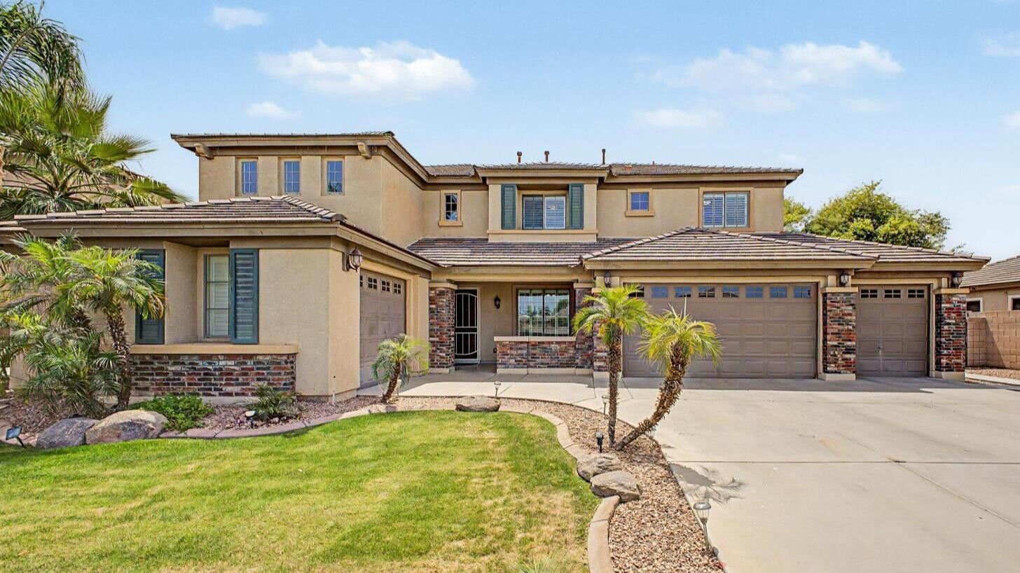 Property Photo: 8425 W Northview Avenue AZ 85305