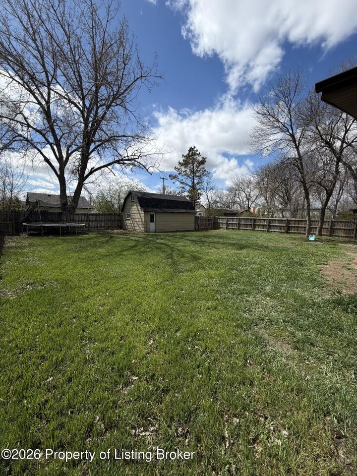 Property Photo: 504 Rudolph Avenue NW ND 58655