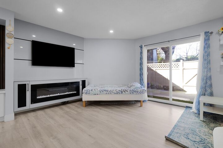 Property Photo: 6657 138 Street 77 BC V3W 5G7