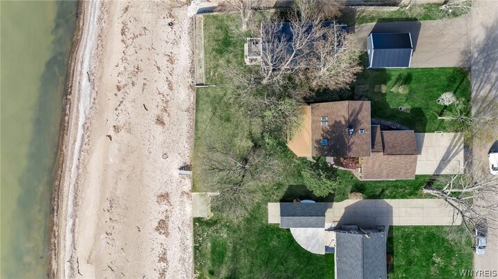 Property Photo:  386 Roat Drive  NY 14006 