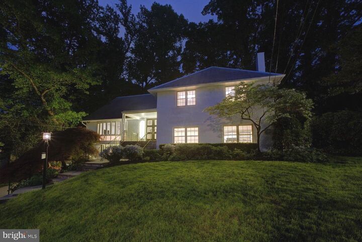 Property Photo:  2824 Ellicott Street NW  DC 20008 