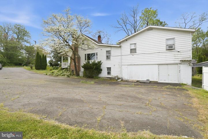 Property Photo: 4464 N Old Glebe Road VA 22207