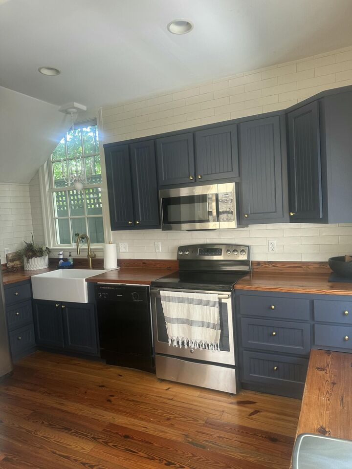 Property Photo:  9 Bogard Street Unit 2  SC 29403 