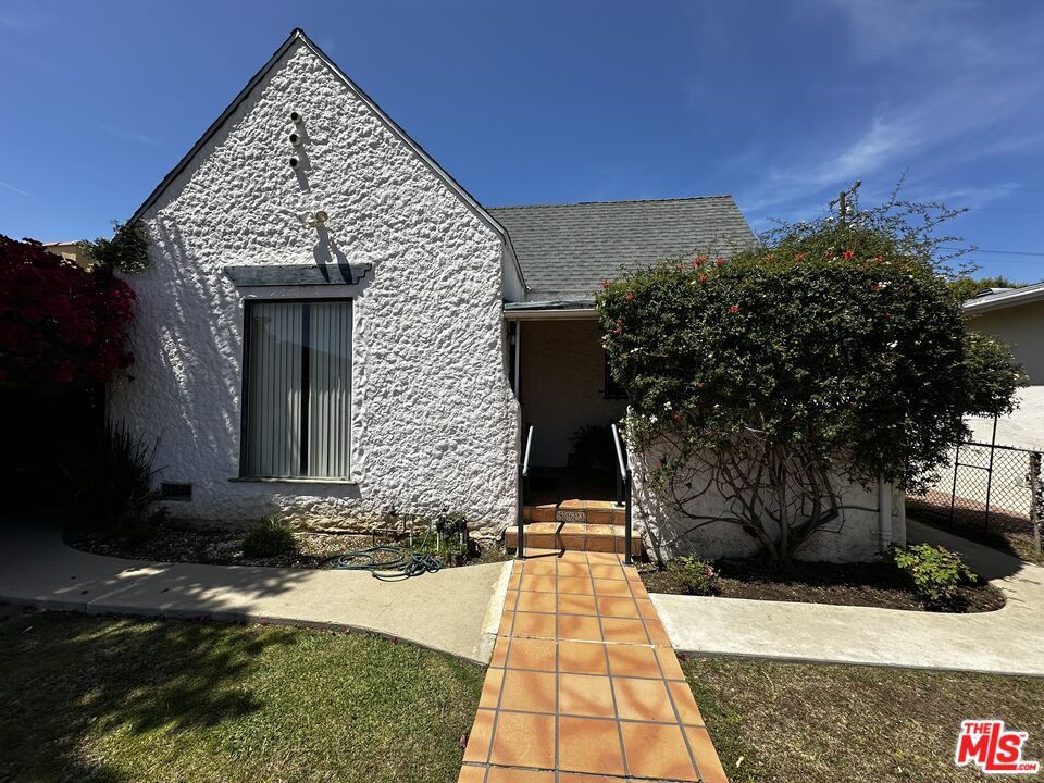 Property Photo:  863 Commonwealth Ave  CA 90291 