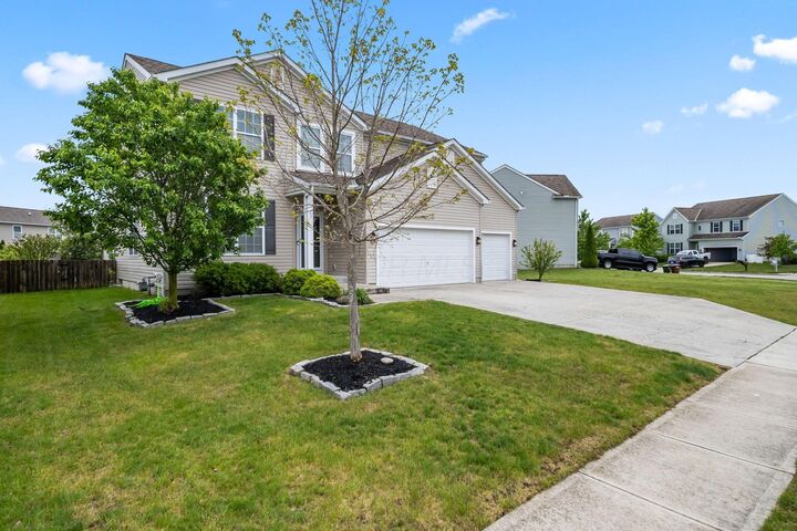 Property Photo:  204 Honey Locust Lane  OH 43116 
