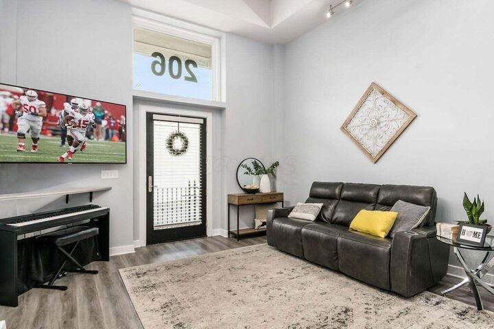 Property Photo:  1276 N High Street  OH 43201 