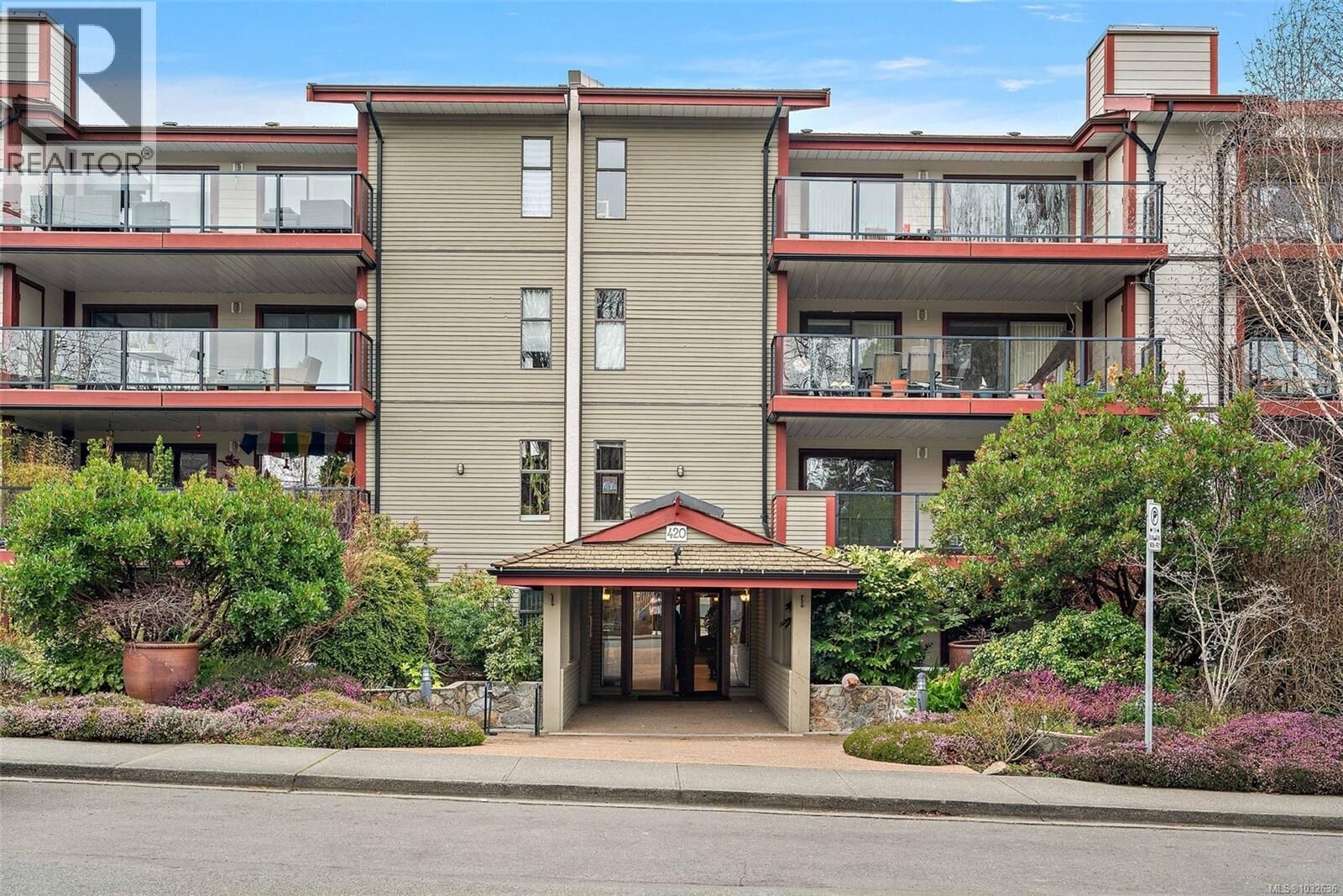 Property Photo: 420 Parry Street 103 BC V8V 2H7