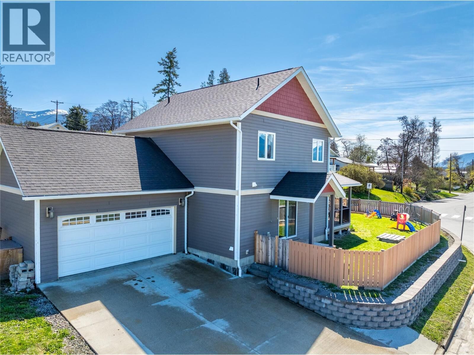 Property Photo:  902 Murdoch Street  BC V0B 1G4 