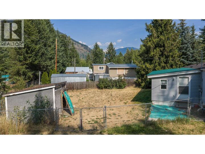 Property Photo: 5702 Bertha Road BC V0B 1W1