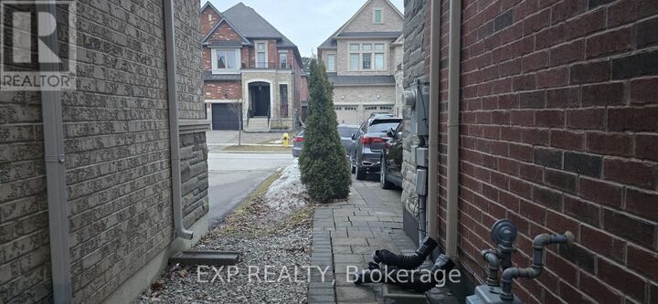 Property Photo: 20 Rivoli Drive ON L4H 3X2