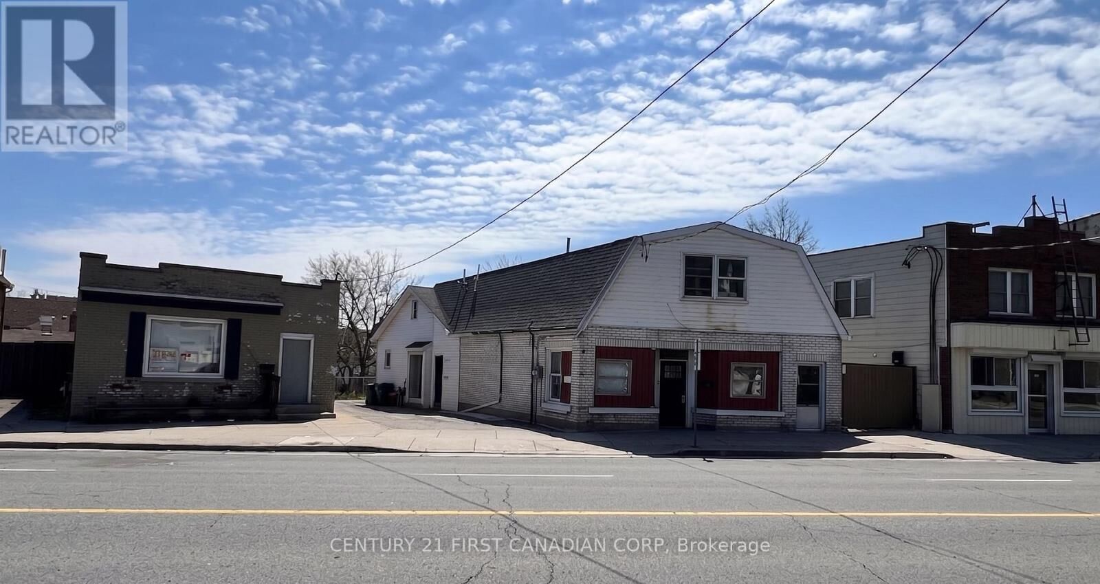 Photo de la propriété:  745 & 749 Hamilton Road  ON N5Z 1T8 