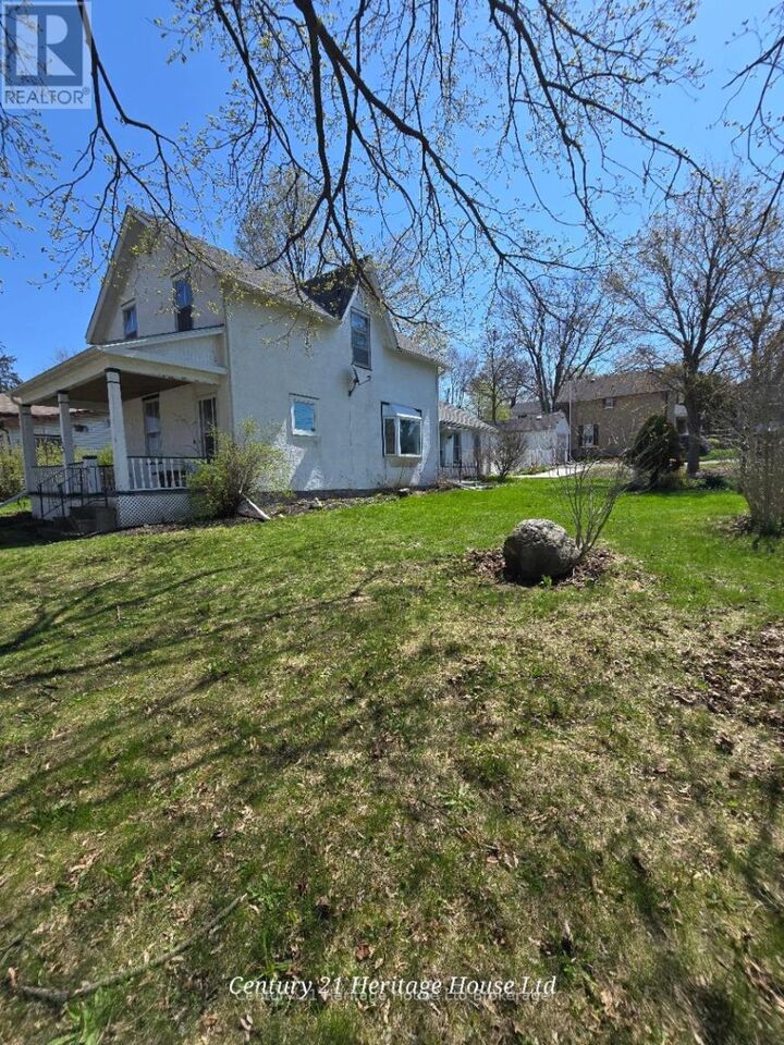 Photo de la propriété:  152 Charles Street East  ON N5C 1K2 