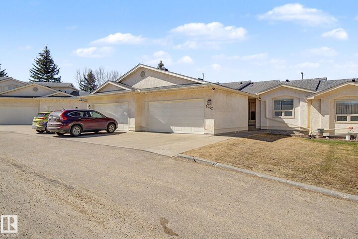 Property Photo:  1542 54 Street NW  AB T6L 6H4 