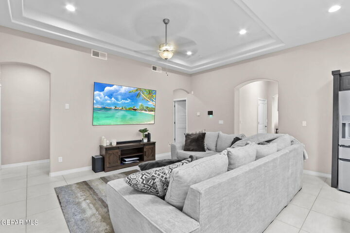 Property Photo:  629 Guy Myers Street  TX 79927 