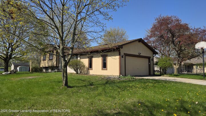 Property Photo:  2105 Briarhill Drive  MI 48917 