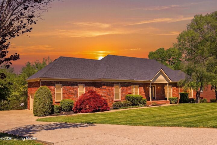 Property Photo:  1507 Colonial Ct  KY 40026 
