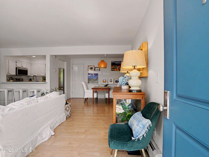 Property Photo:  1465 E Putnam Avenue 102  CT 06830 