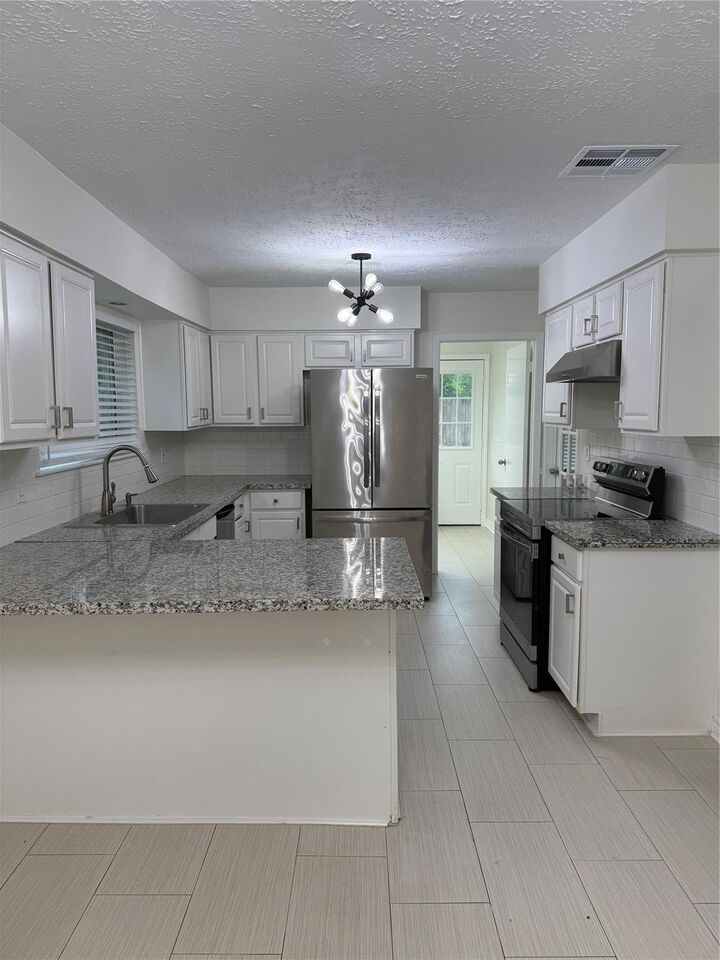 Property Photo:  2318 Aprilmont Drive  TX 77498 