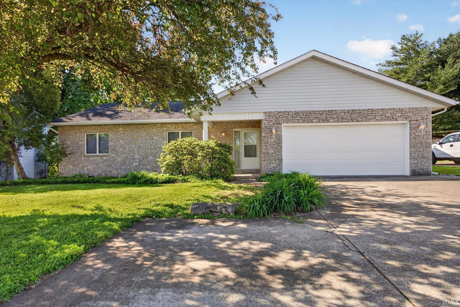 Property Photo:  701 W Gordon Pike  IN 47403-4376 