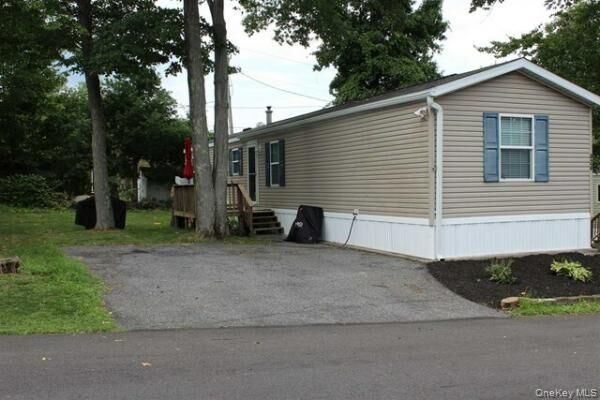 Property Photo:  424 Sandgate Drive  NY 12553 