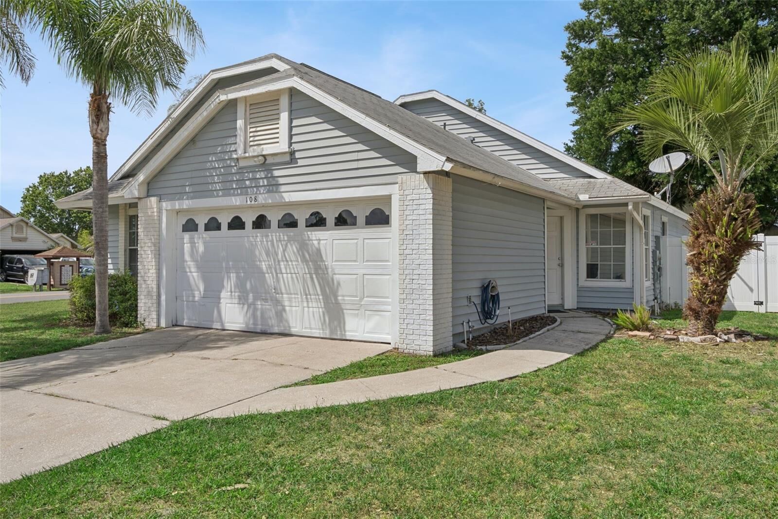Property Photo:  108 Edgewater Circle  FL 32773 