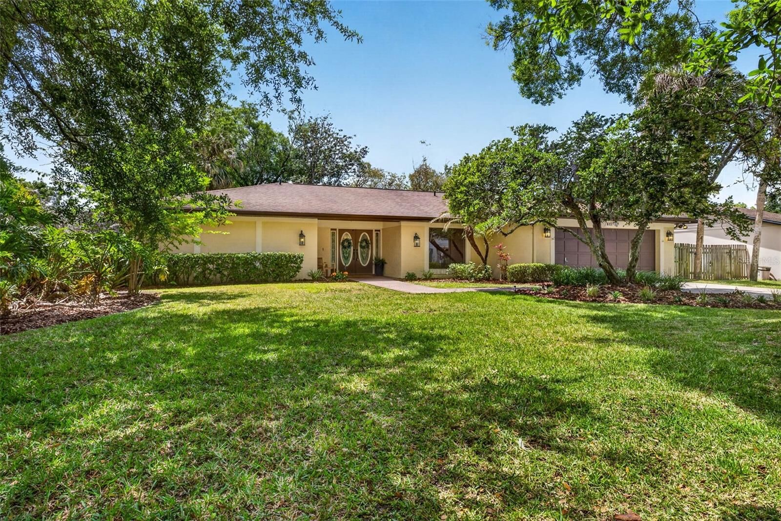 Property Photo:  817 Bannockburn Avenue  FL 33617 
