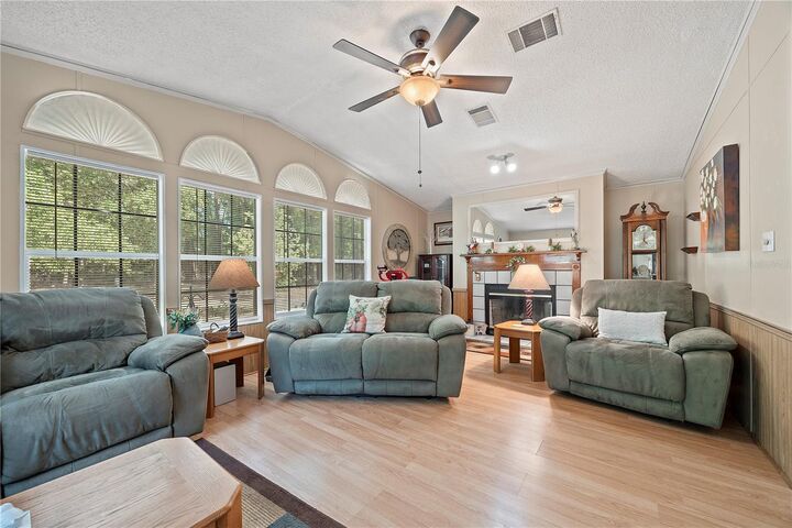 Property Photo:  159 SW 70th Avenue  FL 32619 