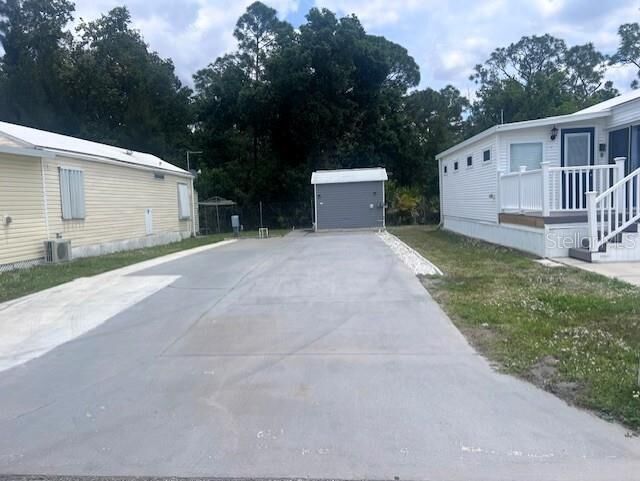 Property Photo:  1723 E Manatee Loop  FL 33950 