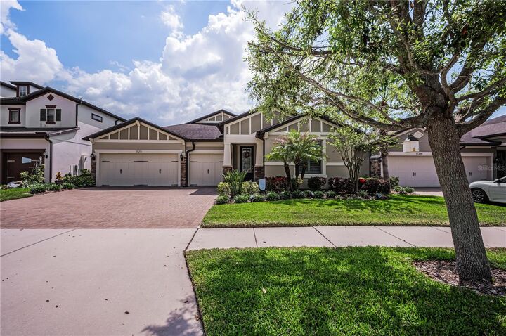 Property Photo:  11211 Lark Landing Court  FL 33569 