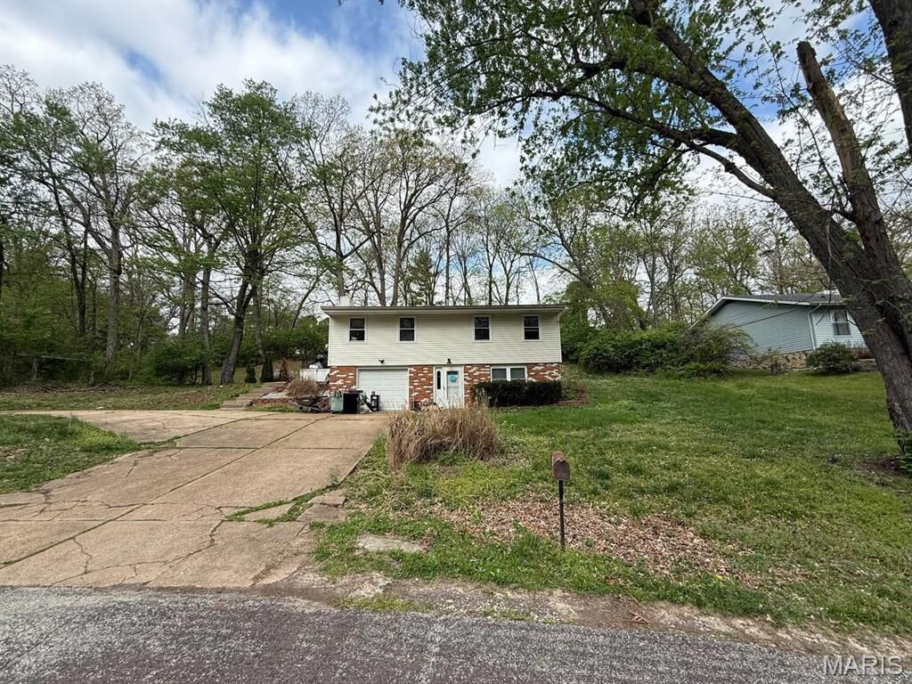 Property Photo:  2609 Forest Lane  MO 63049 