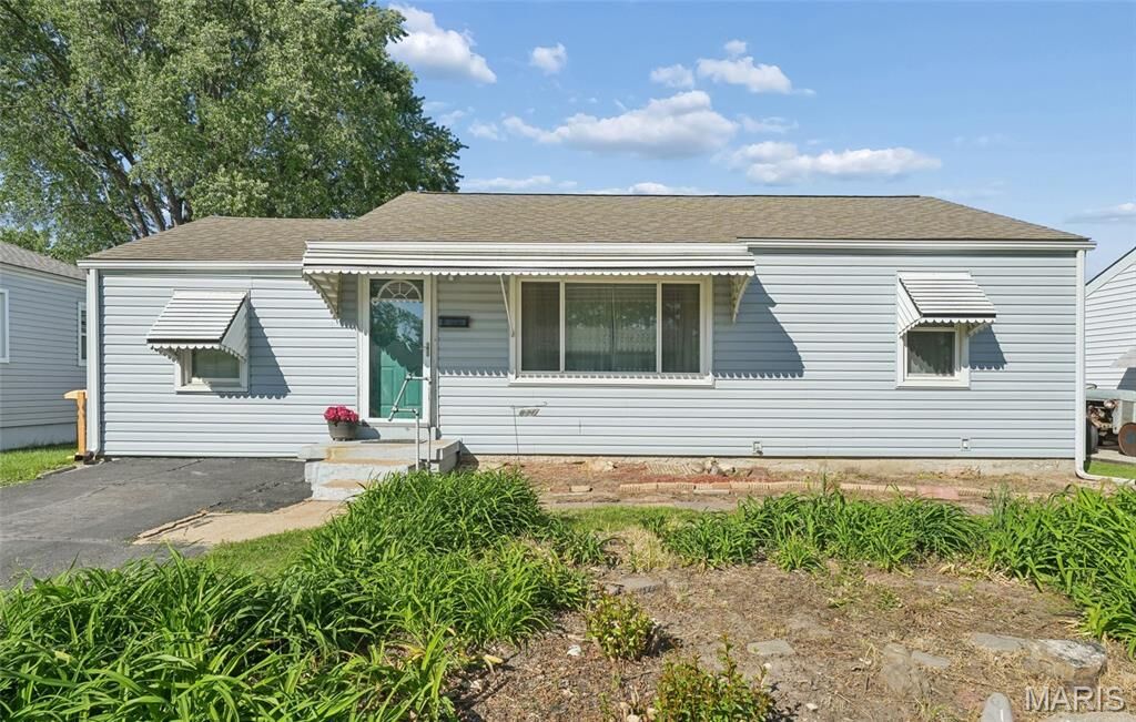 Property Photo:  831 Loekes Drive  MO 63031 