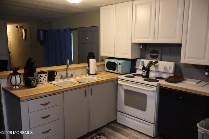 Property Photo:  14 Kingfisher Way  NJ 08759 
