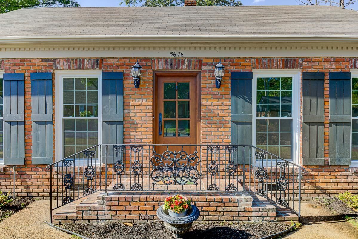 Property Photo: 5676 Barfield Rd TN 38120