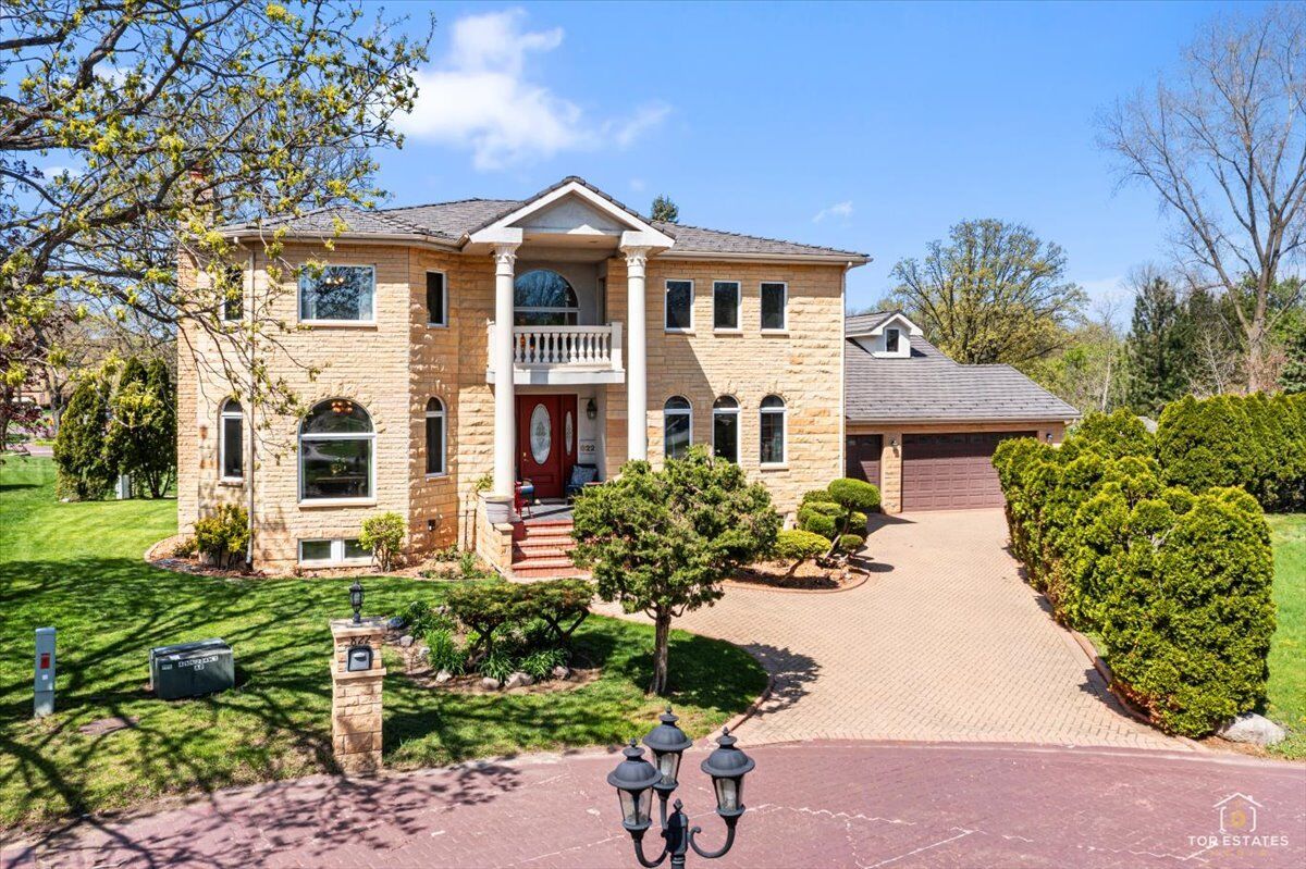Property Photo:  822 Coventry Lane  IL 60523 