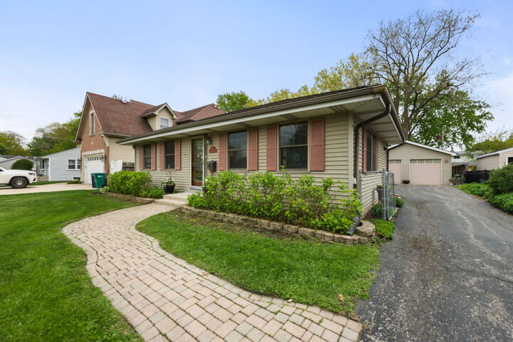 Property Photo: 29 W Goebel Drive IL 60148