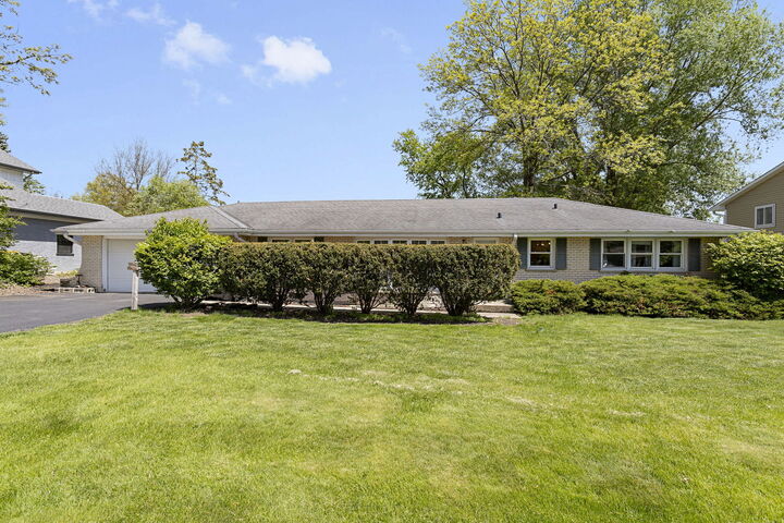 Property Photo:  205 Oak Avenue  IL 60559 