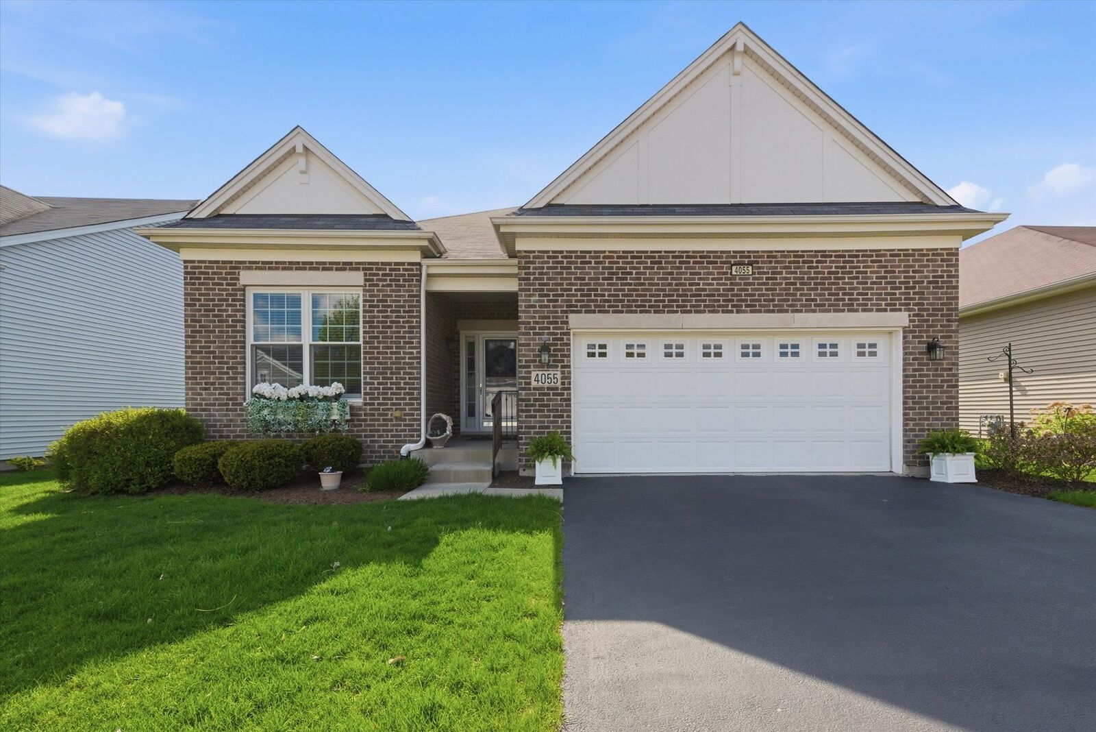 Property Photo:  4055 Chesapeake Lane  IL 60564 