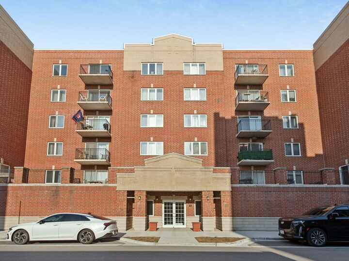 Property Photo:  3303 Grove Avenue 604  IL 60402 