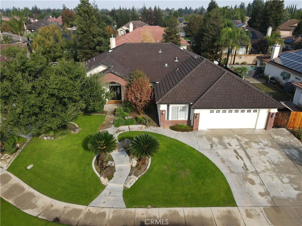 Property Photo: 12210 Rushville Court CA 93312