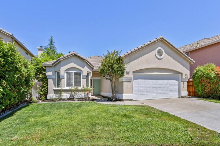 Property Photo:  5433 Pearlstone Drive  CA 95843 