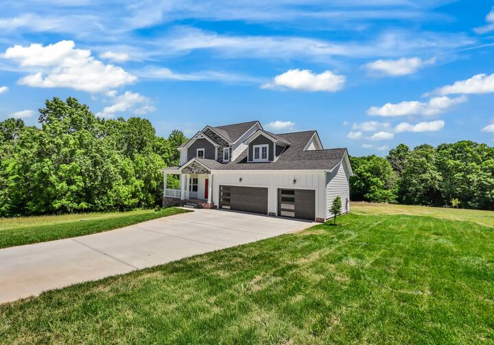 Property Photo: 233 Lewis Grant Ln TN 37171