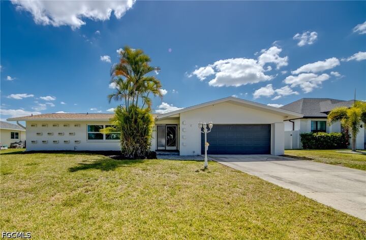 Property Photo:  3009 SE 10th Avenue  FL 33904 