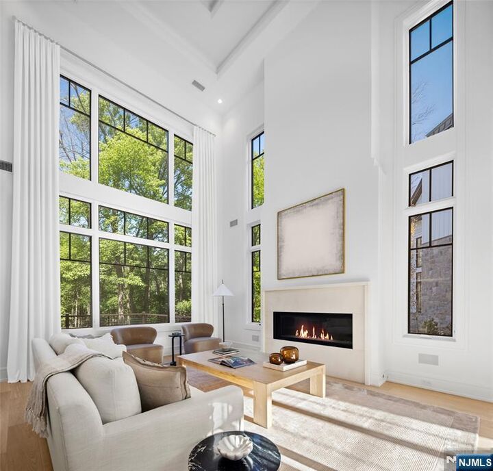 Property Photo:  8 Stone Bridge Court  NJ 07627 
