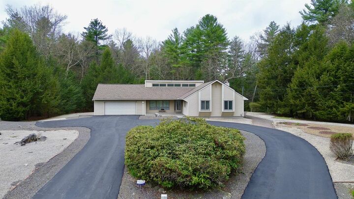 Property Photo:  11 Pepperell Circle  NH 03062 