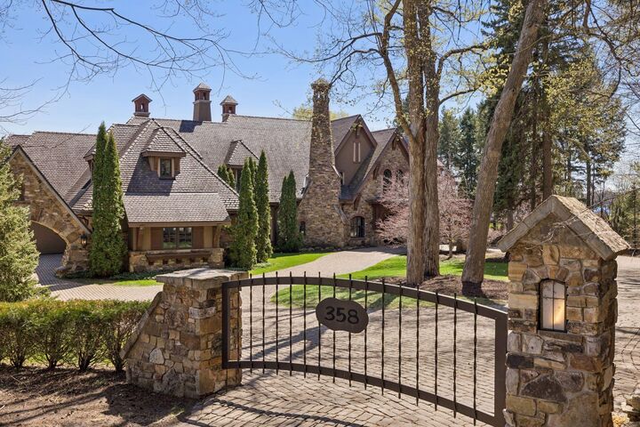 Property Photo:  358 Ferndale Road S  MN 55391 