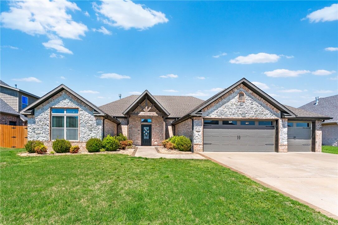 Property Photo: 410 Chaparral Street AR 72719