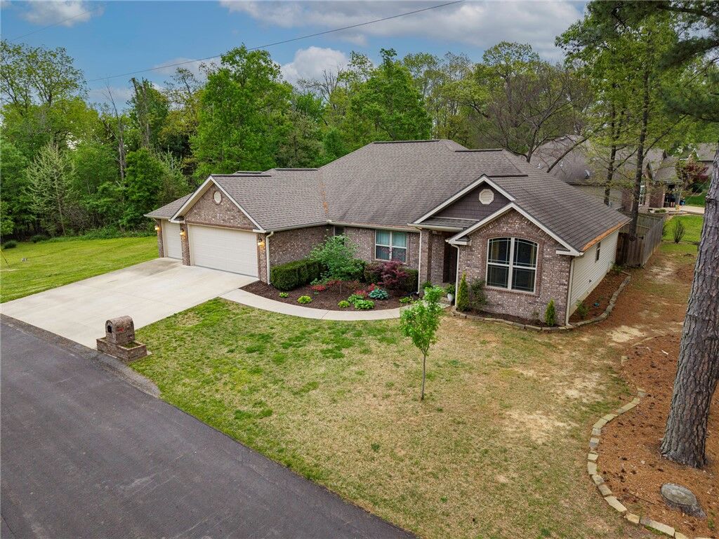 Property Photo:  2 Haworth Circle  AR 72714 